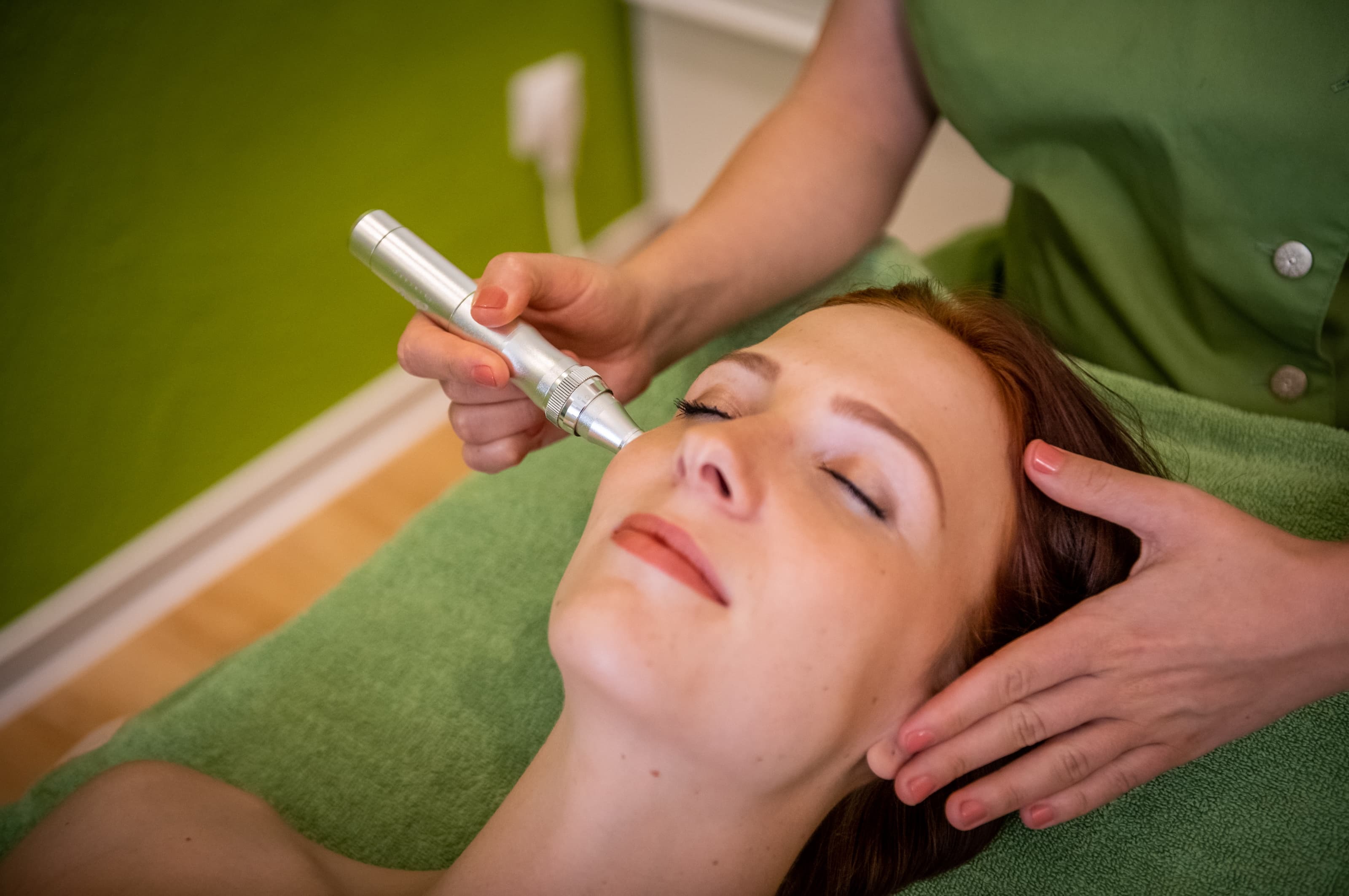 Anti-Aging Booster - Micro- und NanoNeedling Gesichtsbehandlung